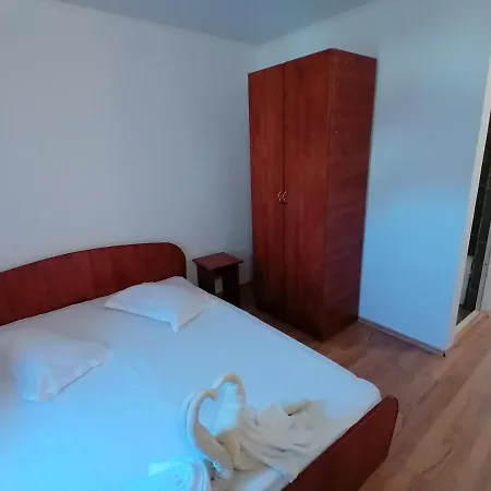 Guest house Casa Tomis *